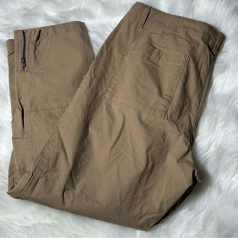 Eddie Bauer Tan Capris Lightweight Casual Wear